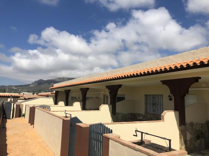 Alojamientos Turisticos Carmencita 博罗尼亚 外观 照片